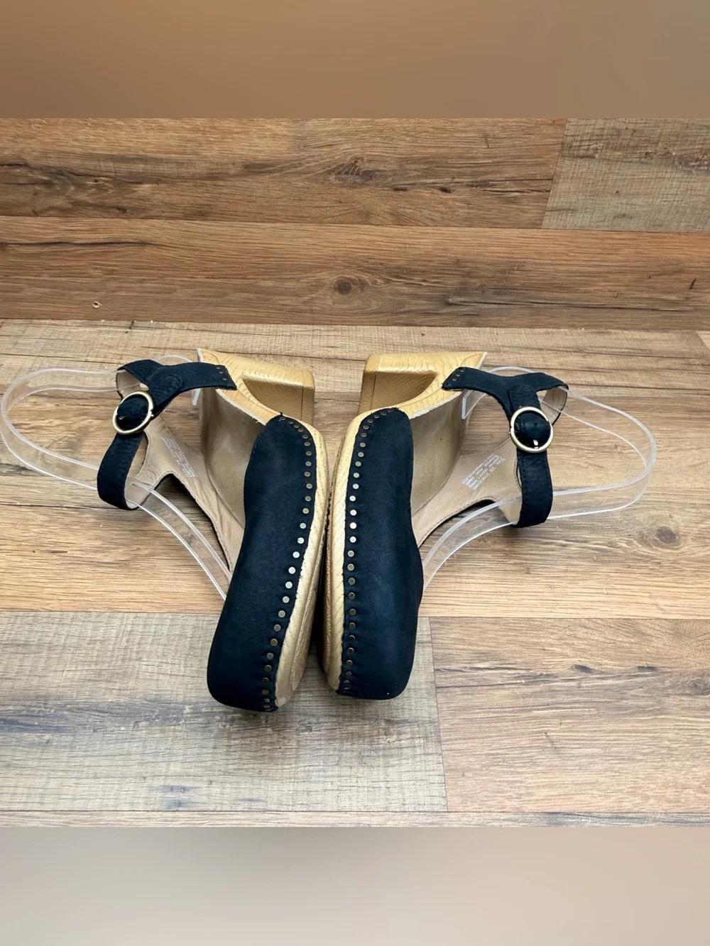Dansko size 8.5-9 39 Black Mary Jane Block Heel Sandals with Gold Buckle